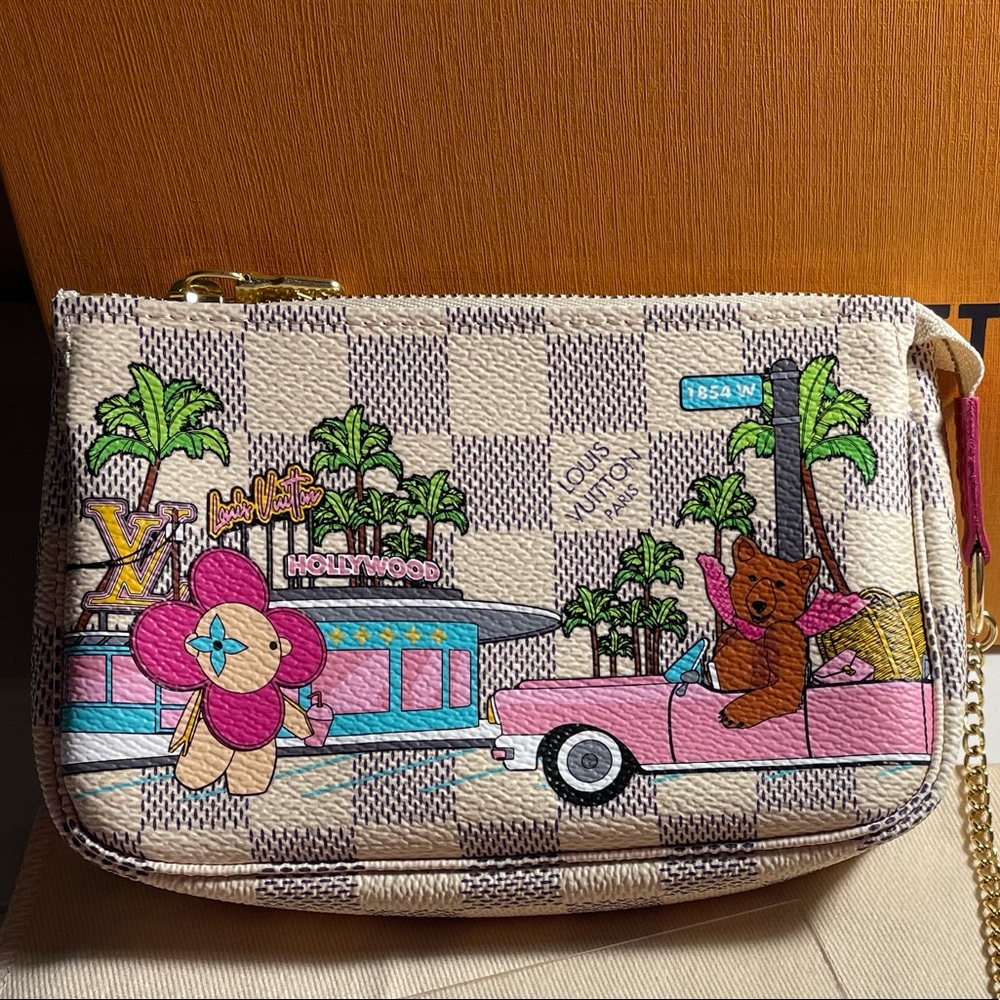 🆕 Louis Vuitton 2021 Christmas Animation Vivienne Mini Pochette Azur Hollywood